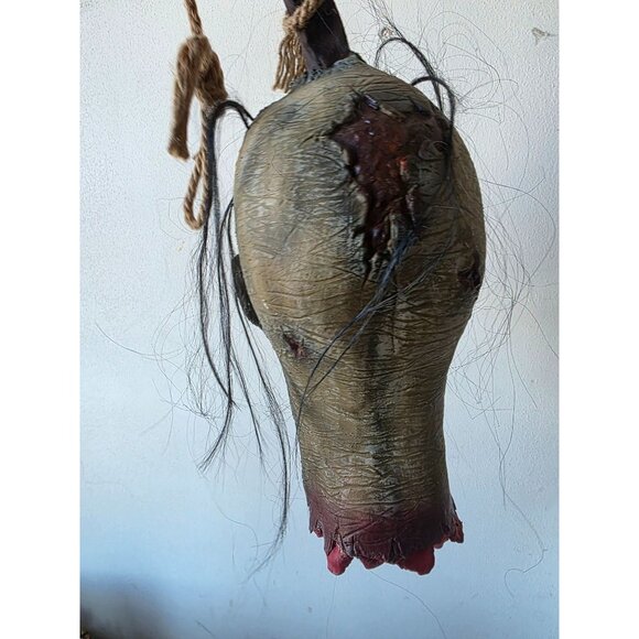 Vintage rubber zombie head skull beheaded hanging Halloween prop nail realistic - Picture 3 of 13